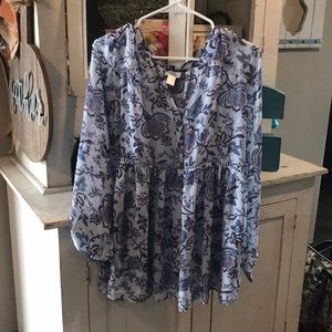 Adorable maternity Blouse!